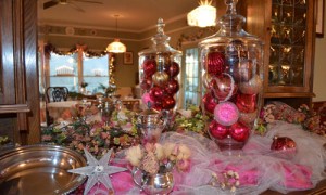 Blue Mountain Mist red and pink decor