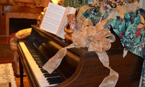 Blue Mountain Mist piano decorated for Christmas
